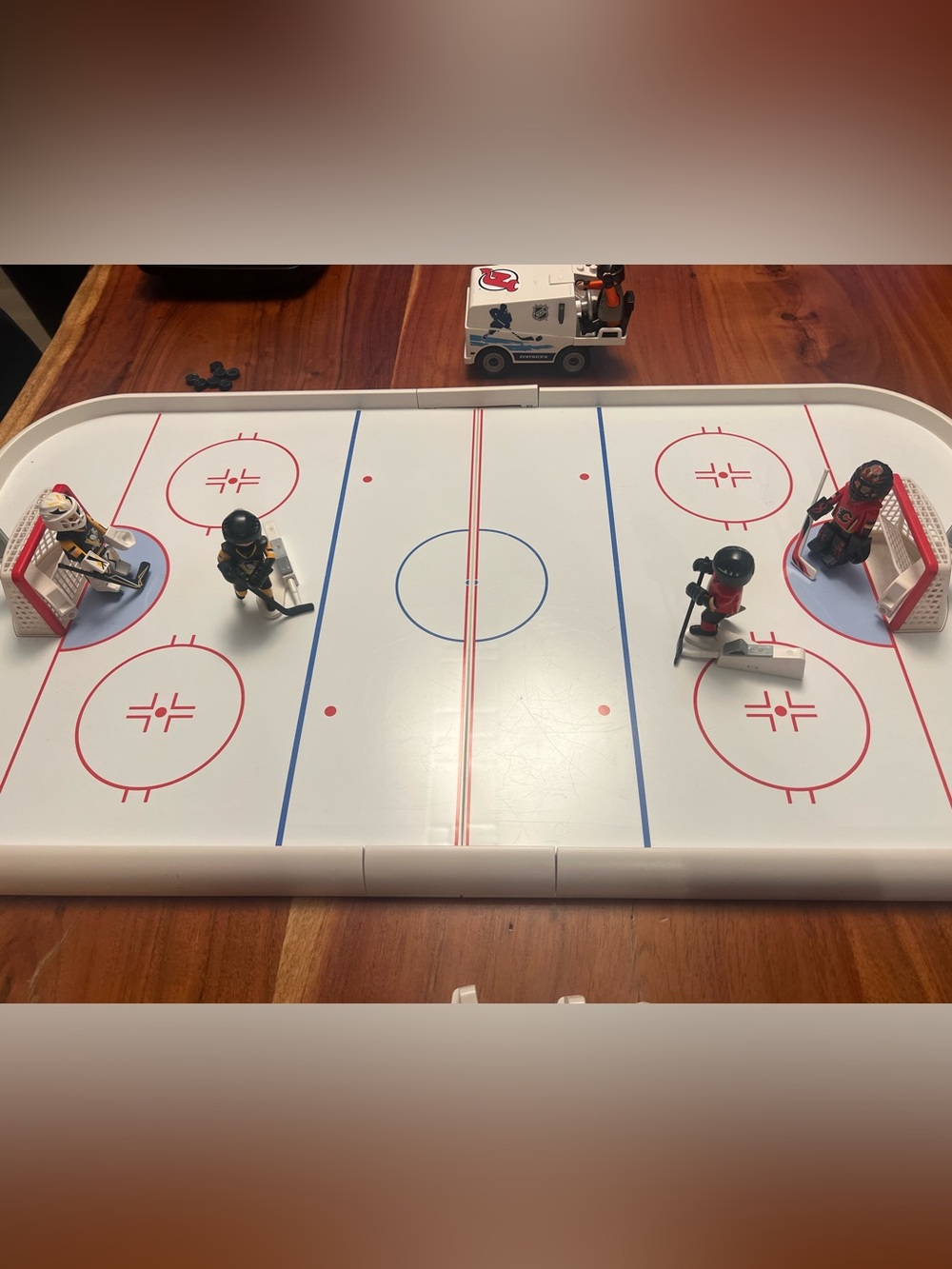 Kids Ice Hockey Playset Tabletop Rink with White Surface and Colored Players